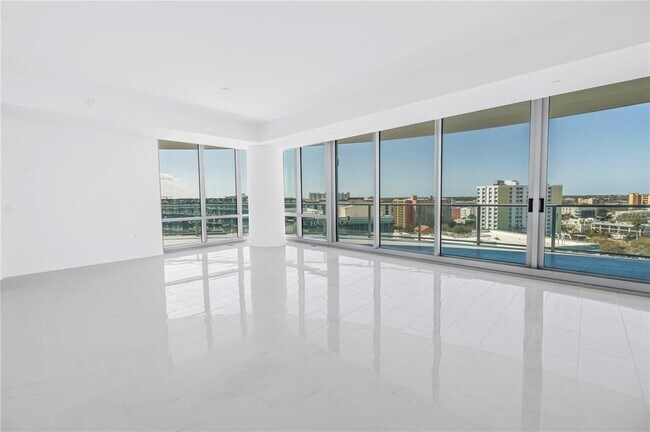 Building Photo - 400 Central Ave