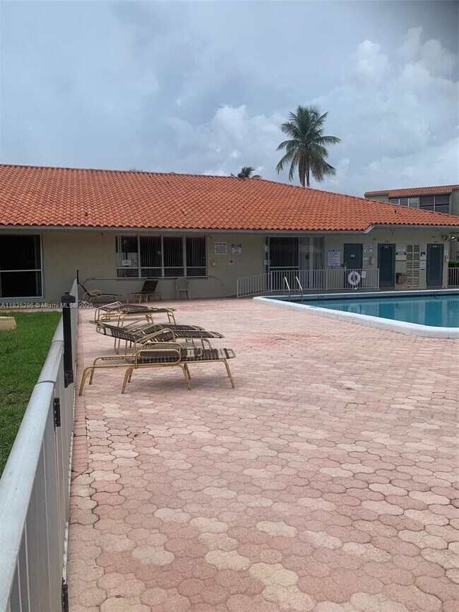 Building Photo - 1830 SW 81st Ave