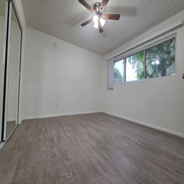 Building Photo - 3841 Mentone Ave
