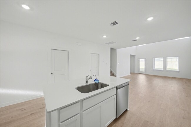 Building Photo - 4307 Camden Lakes St