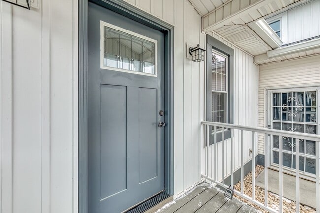 Building Photo - 5 Bedroom / 3.5 Bath Home Blountville, TN