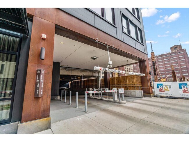 Building Photo - 728 N 3rd St