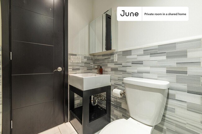 Building Photo - Room in Shared 4 bed/2 bath home