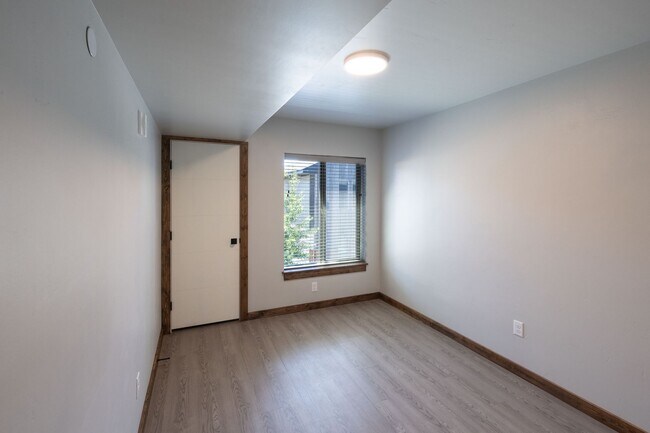 Building Photo - 2 BED 1 BATH APARTMENT IN REXBURG - AVAILABLE NOW UNTIL END OF DECEMBER