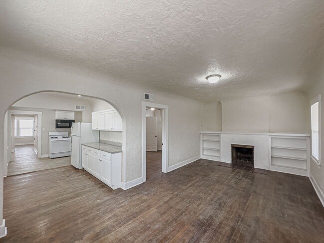 Building Photo - Welcome home!