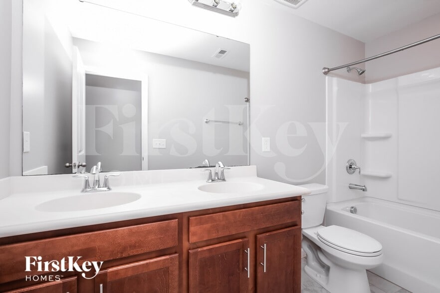 Building Photo - 636 Starry Sky Dr