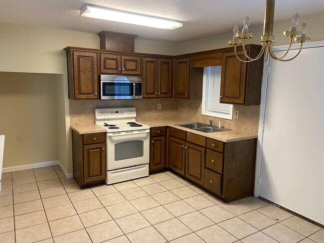 Building Photo - **UPCOMING**Midtown Columbus 3 bedroom/2 b...