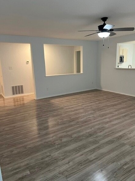Building Photo - 2132 Van Zandt Dr