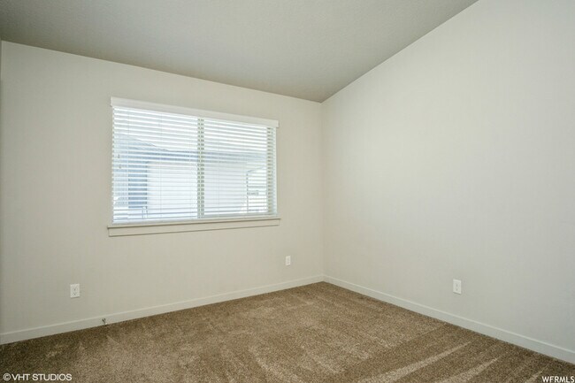 Building Photo - 1700 S Sandhill Rd