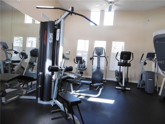 Building Photo - 935 Lascala Dr