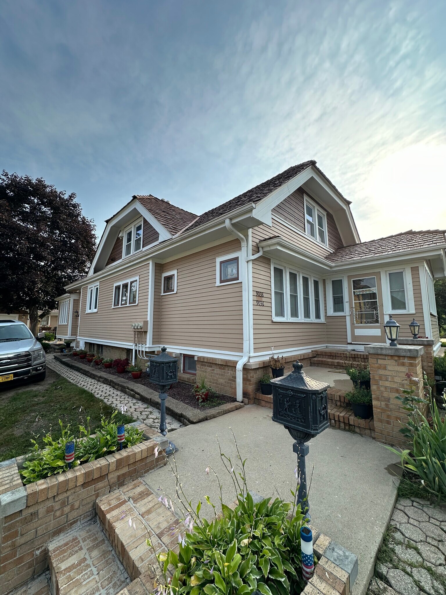Building Photo - 9036 W Howard Ave