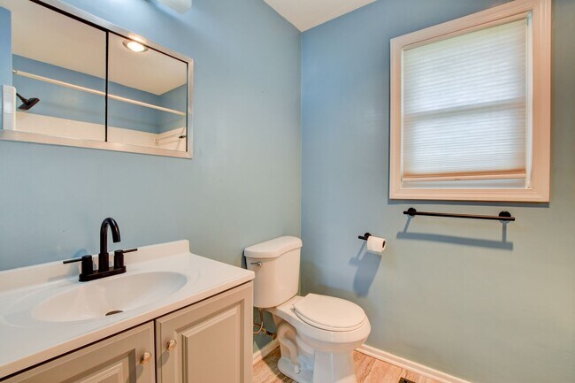 Building Photo - 609 Birch Dr