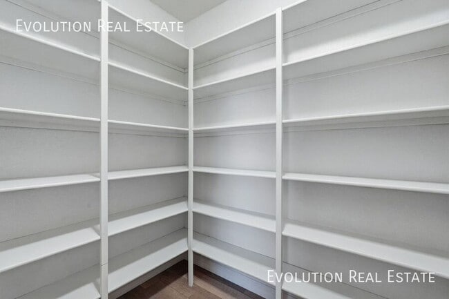 Building Photo - 3130 S 81st St