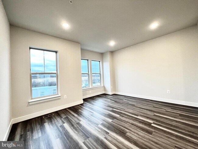 Building Photo - 21 Morrison Dr