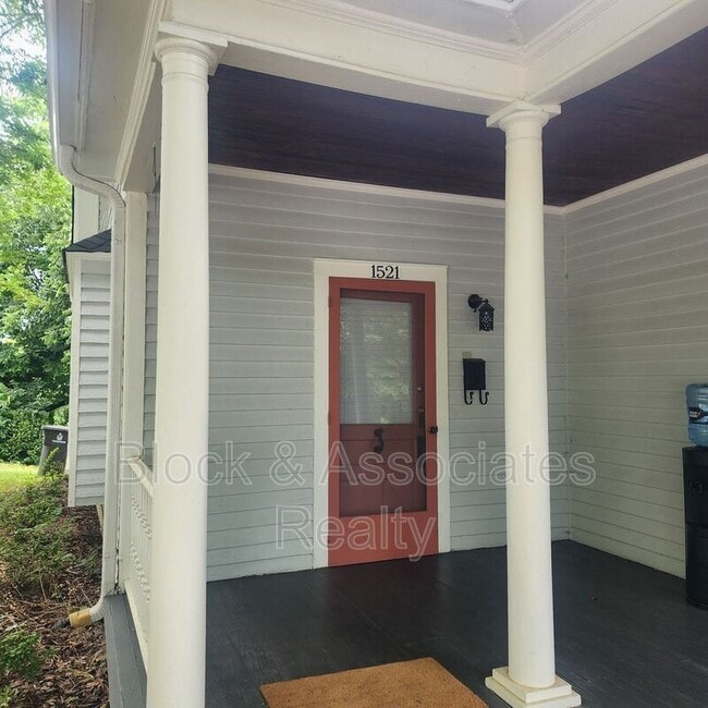 Building Photo - 1521 Seneca St