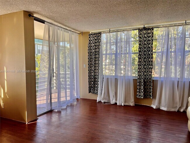 Building Photo - 2761 Taft St