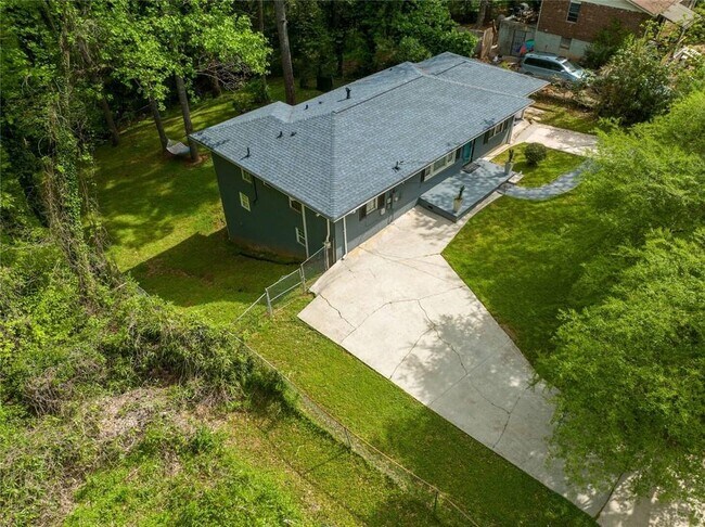 Building Photo - 1401 Plaza Ave SW