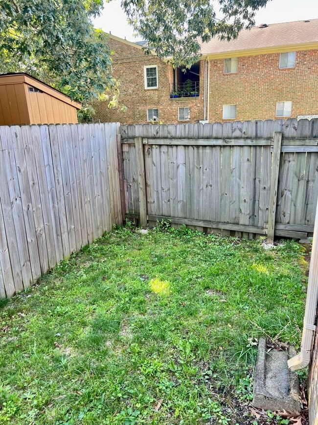 Building Photo - 2BD/1.5BA minutes from the Oceanfront!