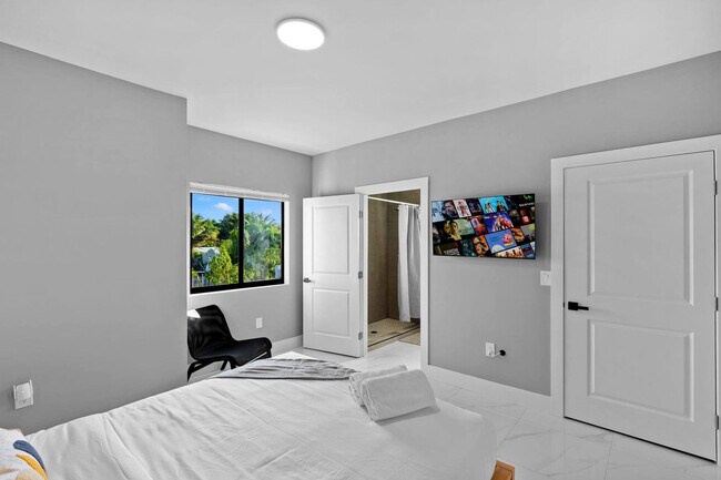 Building Photo - 1540 NW 46th St