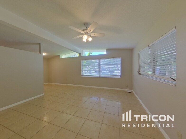 Building Photo - 2869 Webley Dr NE
