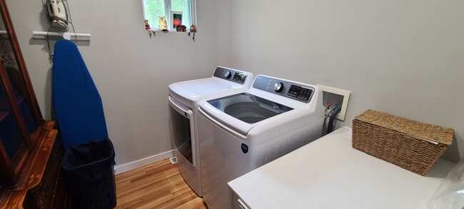 Building Photo - Short-Term Rental - Less than 10mins from ...