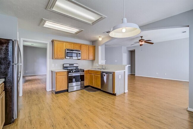 Building Photo - 4826 Linden Pl