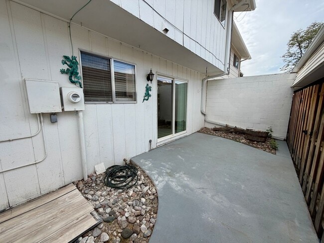 Building Photo - 718 27th Ave