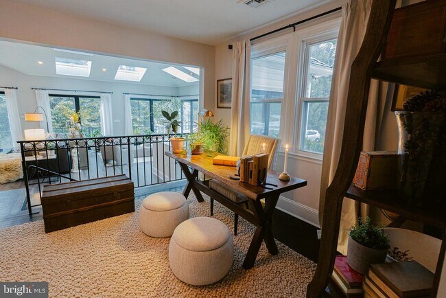 Building Photo - 15841 York Rd