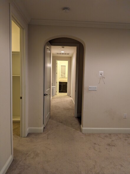 Building Photo - 427 Silvercrown Way