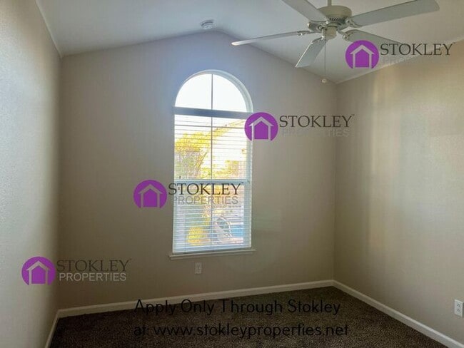 Building Photo - 1019 Sycamore Ln