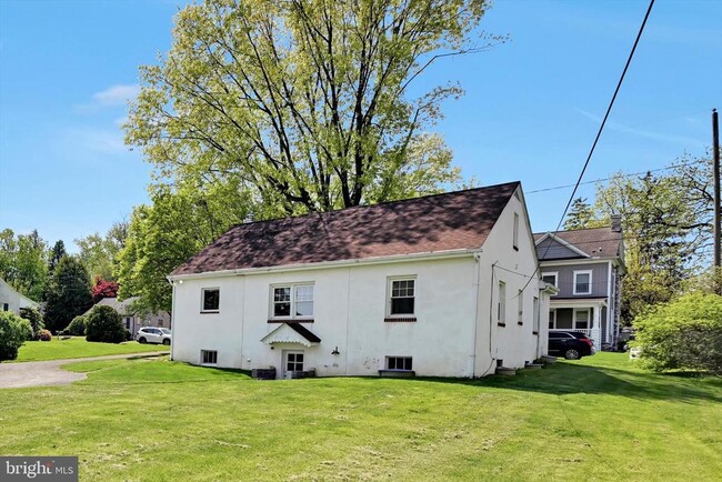 Building Photo - 27 Roselle Ave