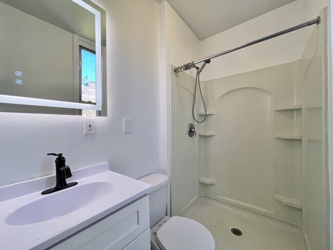 Building Photo - 212 15th St