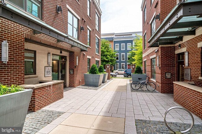 Building Photo - 815 N Patrick St