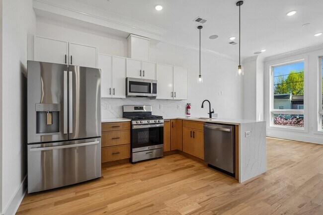 Building Photo - 169 Bowers St