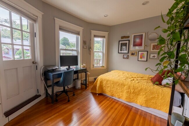 Building Photo - 15 Castleton St