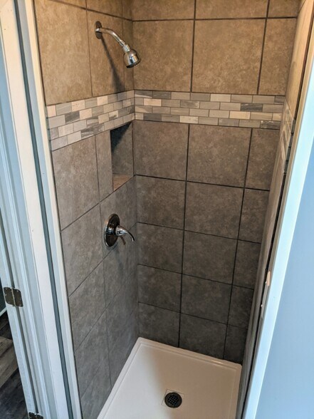 Building Photo - 700 Lincoln St