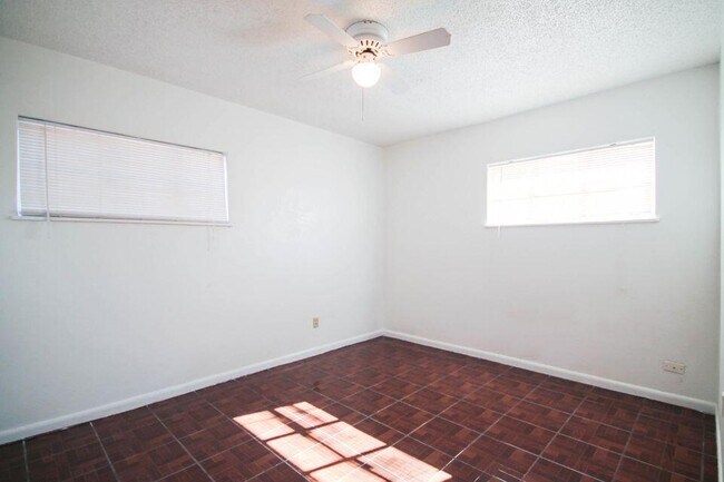 Building Photo - 209 San Saba Rd