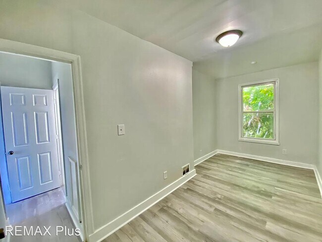 Building Photo - 2769 Helen St