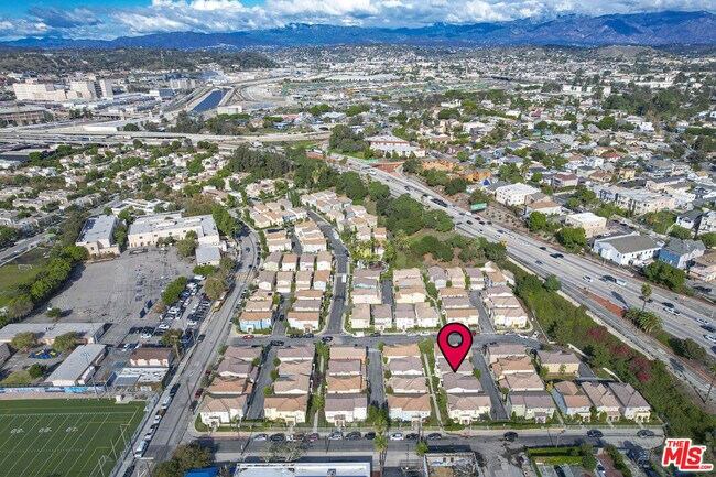 Building Photo - 121 Cancion Way