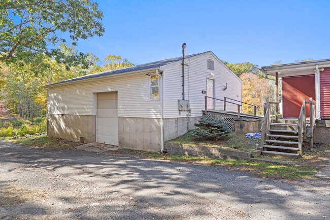 Building Photo - 497 Winthrop Rd