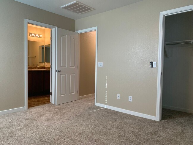 Building Photo - A gorgeous two story 3 bedroom 2.5 bath townhome