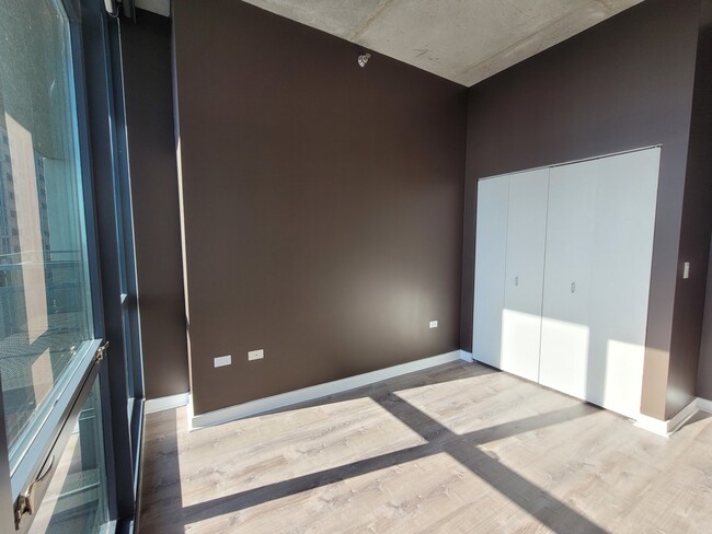 Building Photo - 235 W Van Buren St