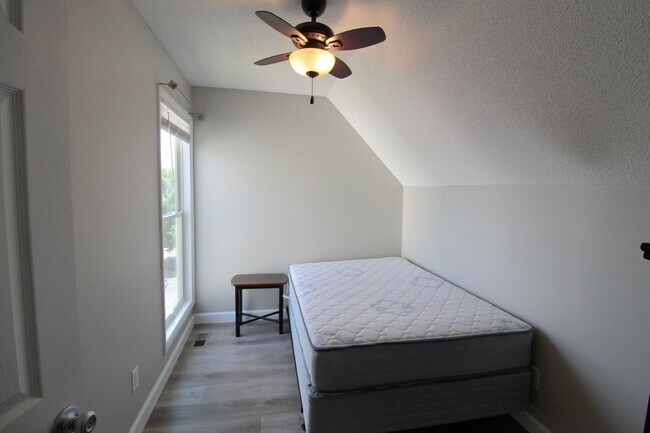Building Photo - 1348 Hunters Rd