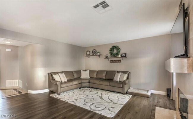 Primary Photo - 2021 Paradise Peak Dr