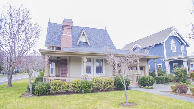 Building Photo - Beautiful Home in Historic Jacksonville