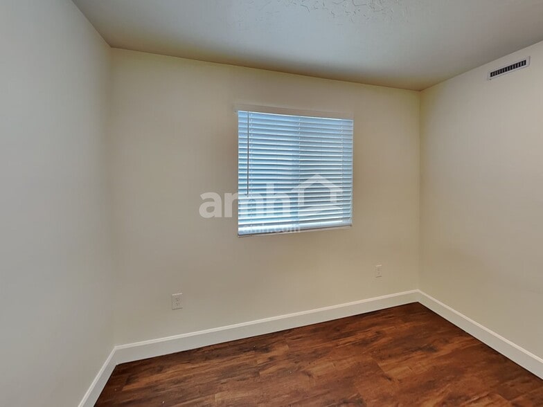 Building Photo - 1278 Vlg Grn Trl