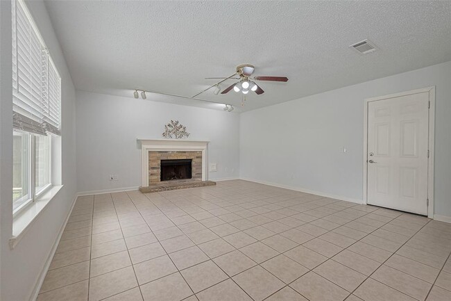 Building Photo - 3131 Double Lake Dr
