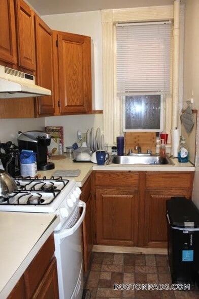 Building Photo - 463 Park Dr