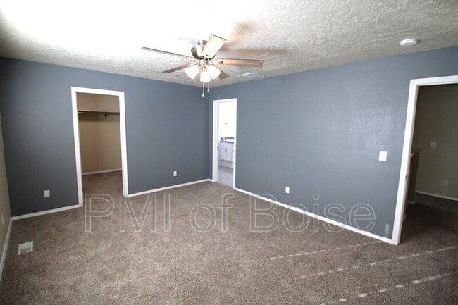 Building Photo - 639 E Willowbrook Dr