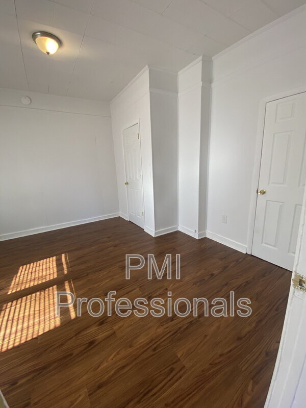 Building Photo - 713 SE Atlantic St